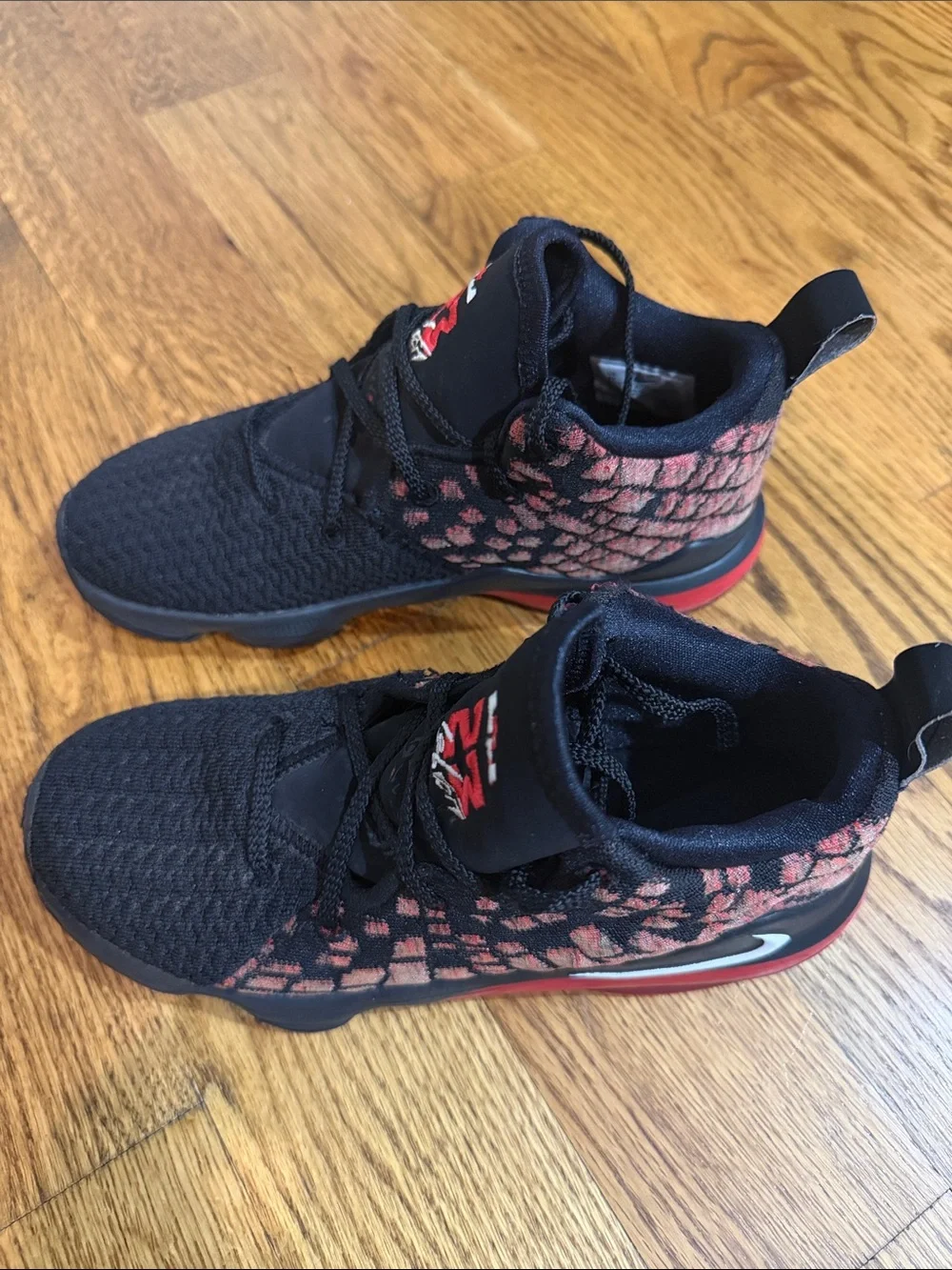 Nike Lebron 17 XVII GS 'Infrared VI' Black Red Basketball Sneakers. Size 3Y.